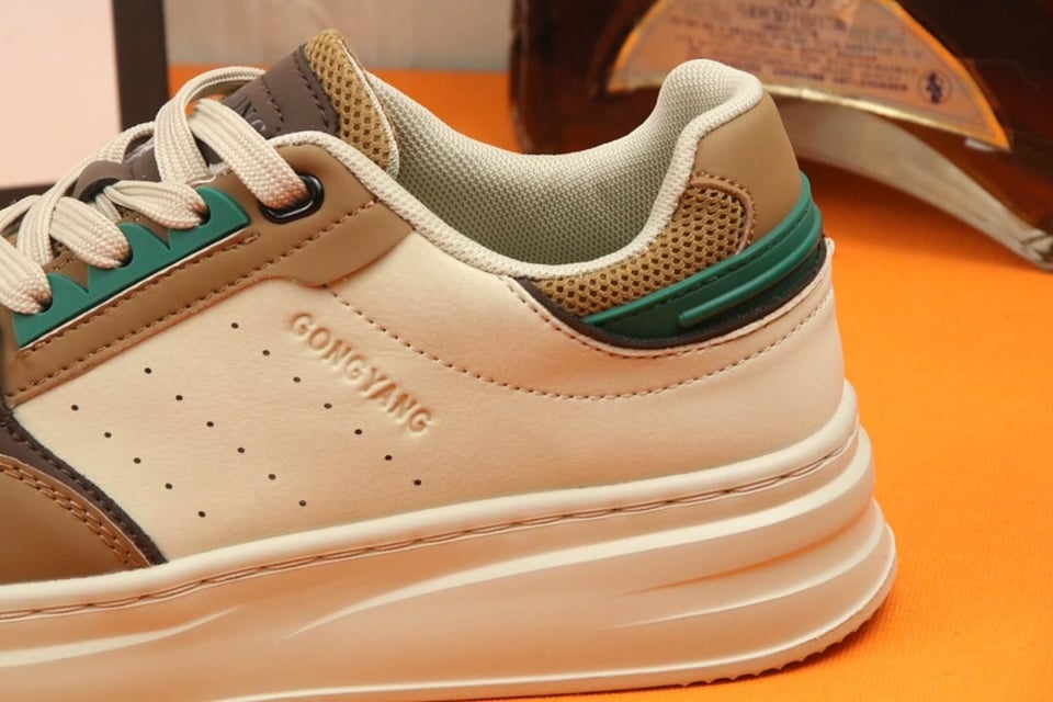 Gucci Gg Sneaker Leather In Beige And Green view 4