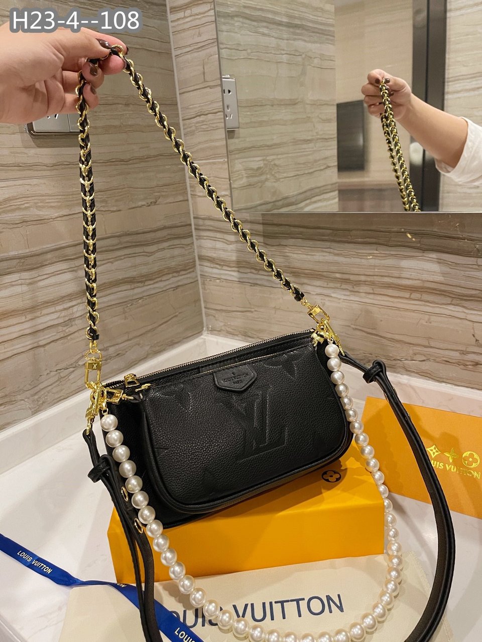 Louis Vuitton Multi Pochette Accessoires Black 18Cm M80399 view 3