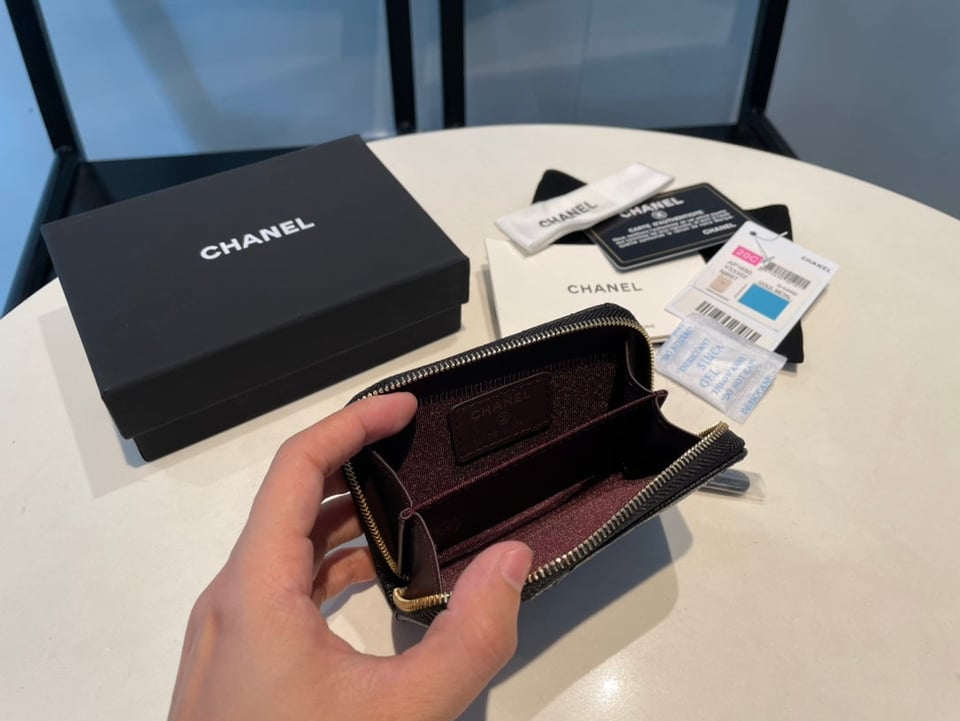 Chanel Zipped Coin Purse 11 Black Grained Calfskin view 9