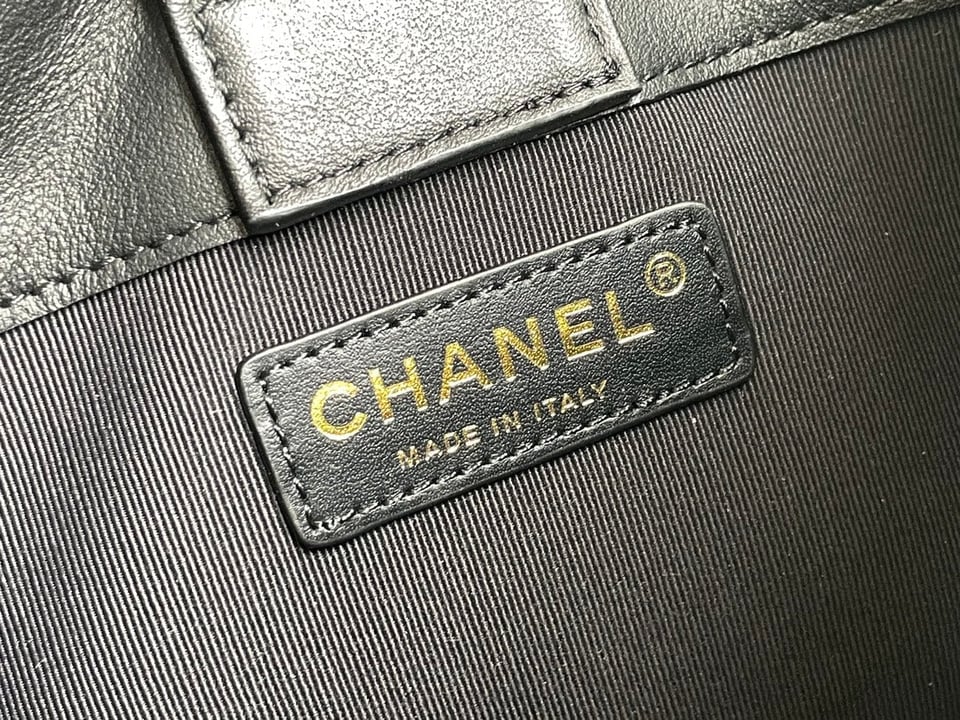 Chanel 24S 20Cm Hobo Bag Black Calfskin Gold Hardware view 10