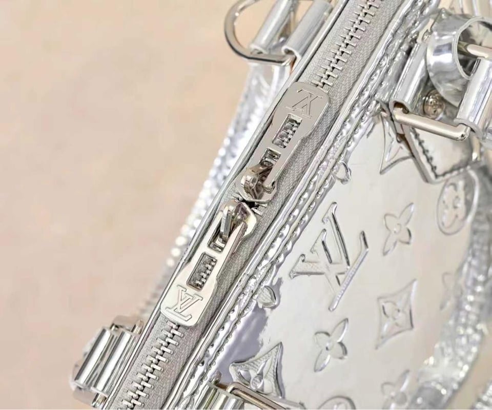 Louis Vuitton Alma Travel 39/15.4in M26410 view 6