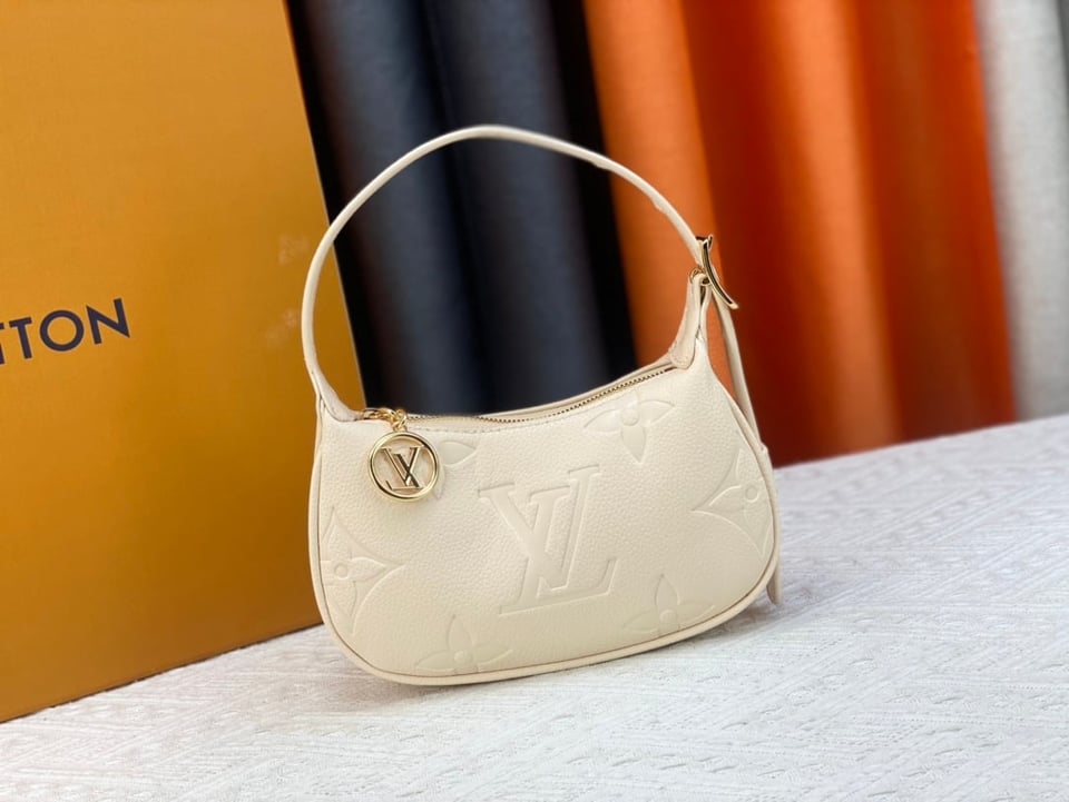 Louis Vuitton Mini Moon White 20Cm M82519 view 3