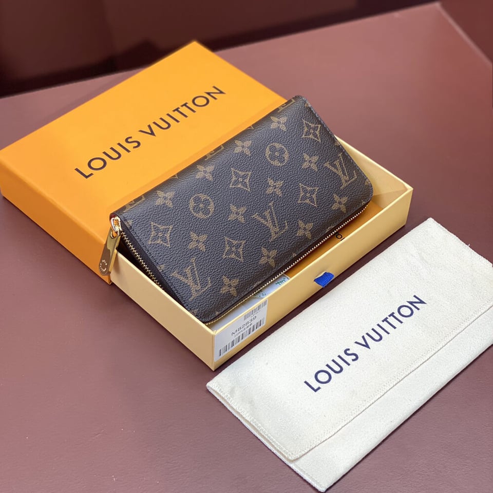 Louis Vuitton Monogram Vivienne Sailing Zippy Wallet view 4