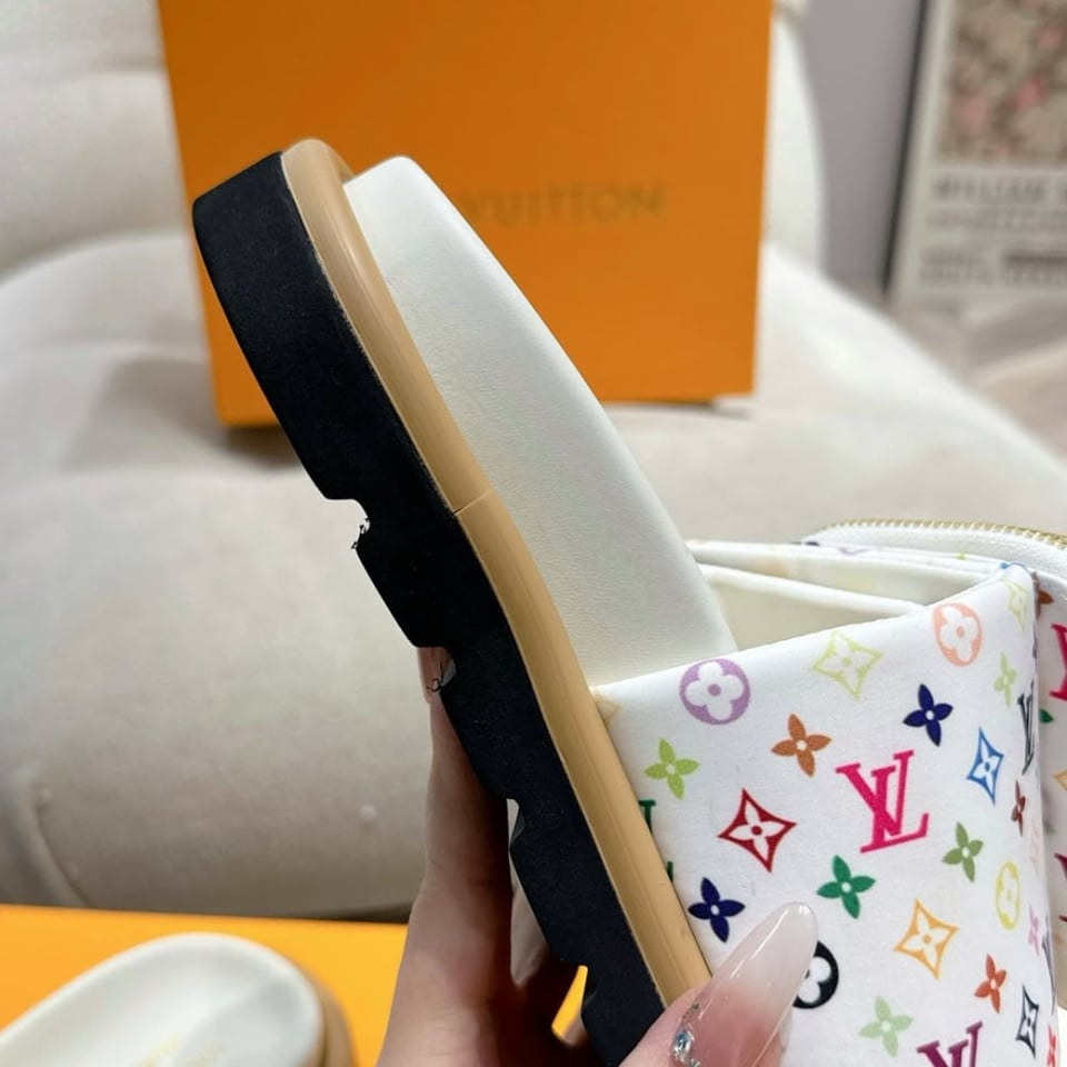 Louis Vuitton X Takashi Murakami Pool Pillow Flat Comfort Mule Blanc 1Agvqw view 7