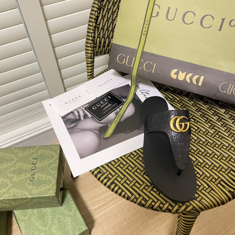 Gucci Gg-Stud Leather Thong Sandals Black view 4