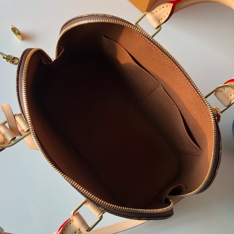 Louis Vuitton Alma Pm 32Cm view 3