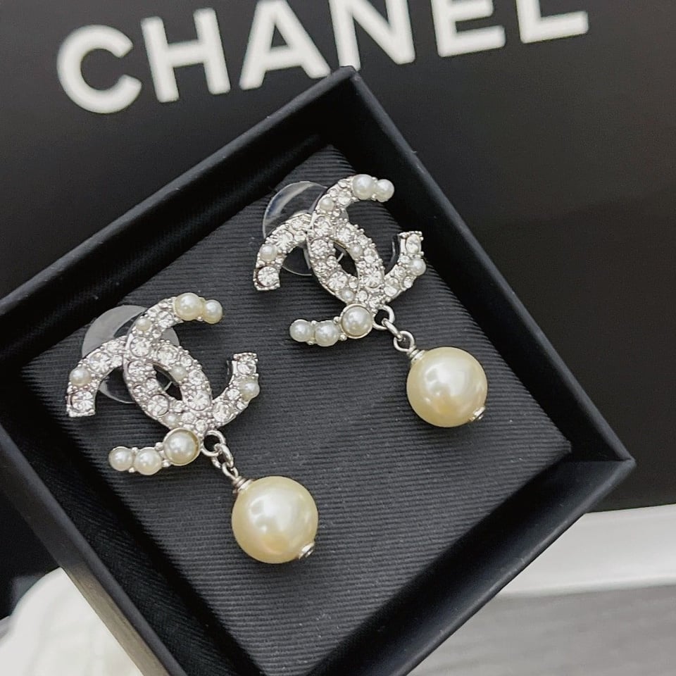 Chanel Silver Tone Metal Cc Pin Brooch Encrusted With Faux Pearls view 5