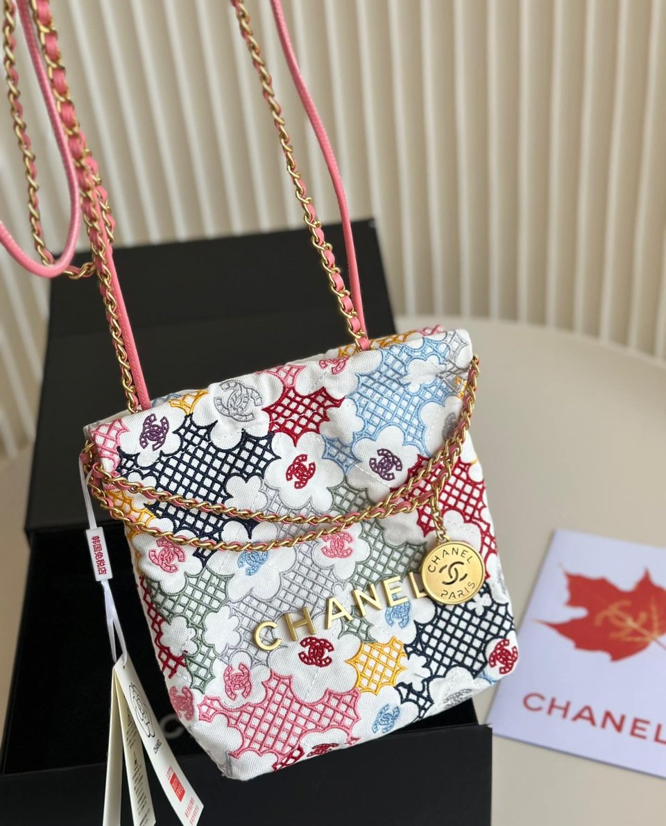 Chanel 22 Mini Handbag Lace Patchwork 20Cm/7.9in view 4