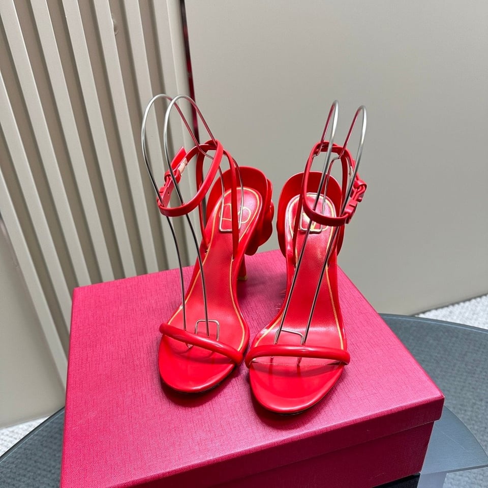 Valentino Garavani Archive Roserouche Leather High Heel In Red view 10
