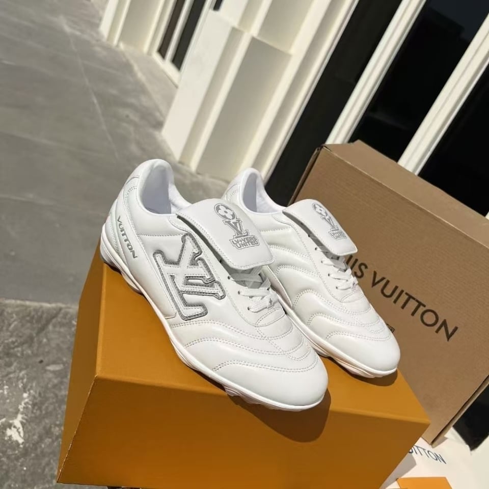 Louis Vuitton Footprint Soccer Sneaker White 1Ahdoi view 3