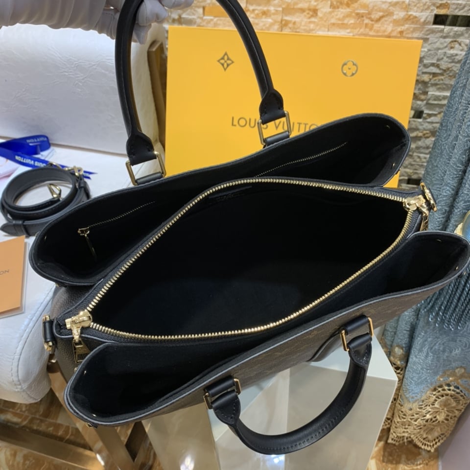 Louis Vuitton Soufflot Mm 36Cm Black view 8