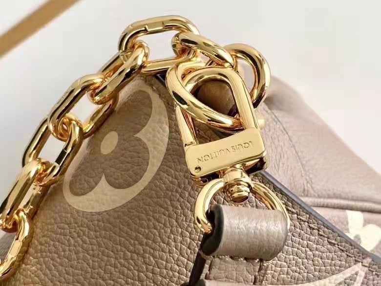 Louis Vuitton Favorite 24Cm Beige view 3
