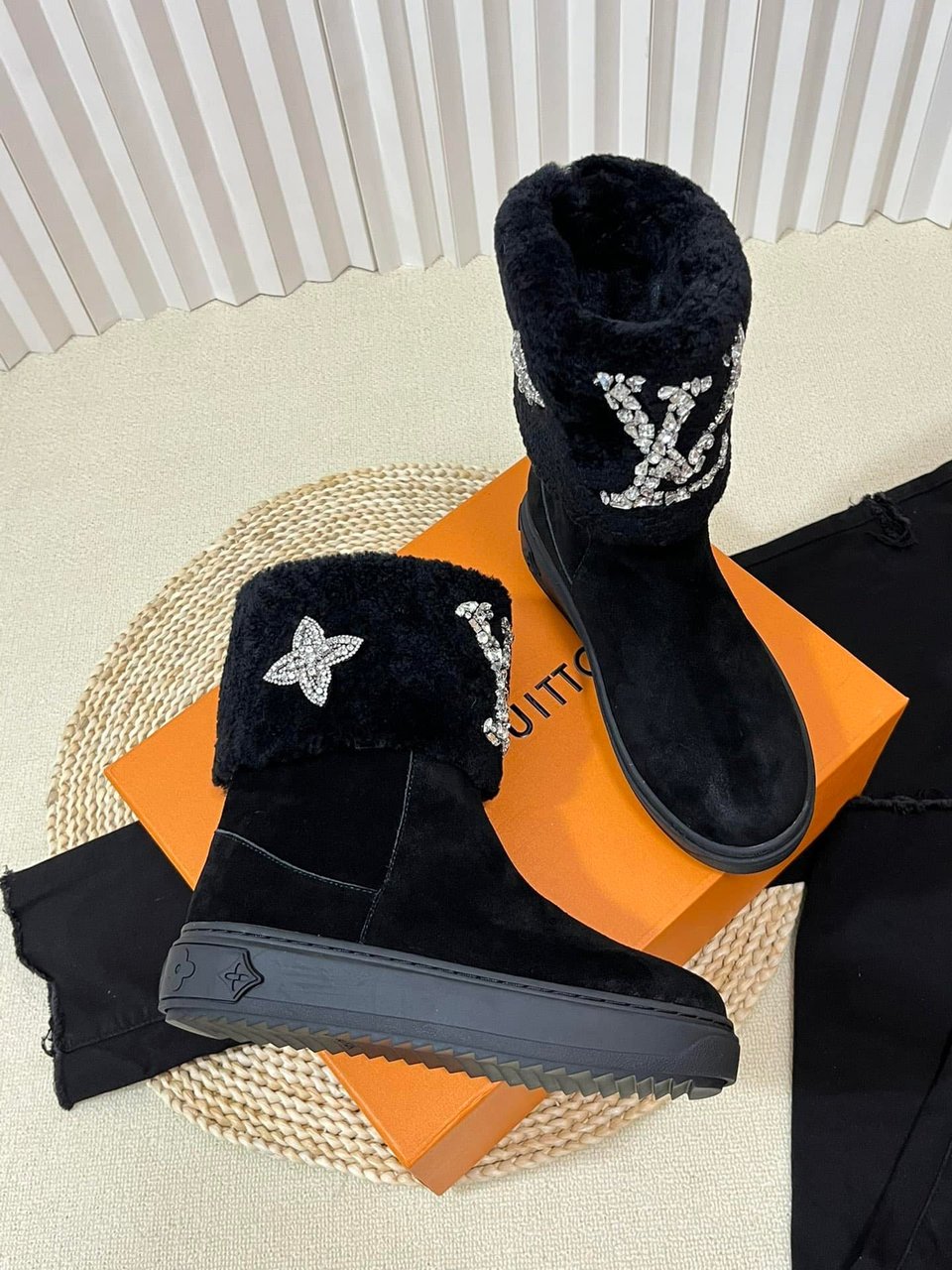 Louis Vuitton Ankle Boot Studded With Diamonds Black view 4