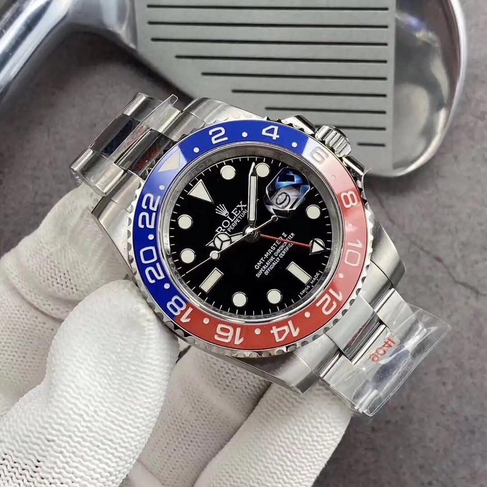 Rolex GMT-Master II 40mm 126710BLRO “Pepsi” Oyster view 4