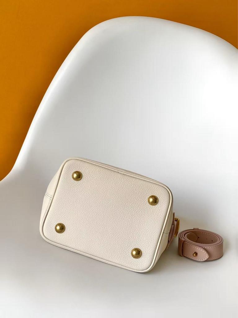 Louis Vuitton Low Key All In BB 16cm M29112 view 7