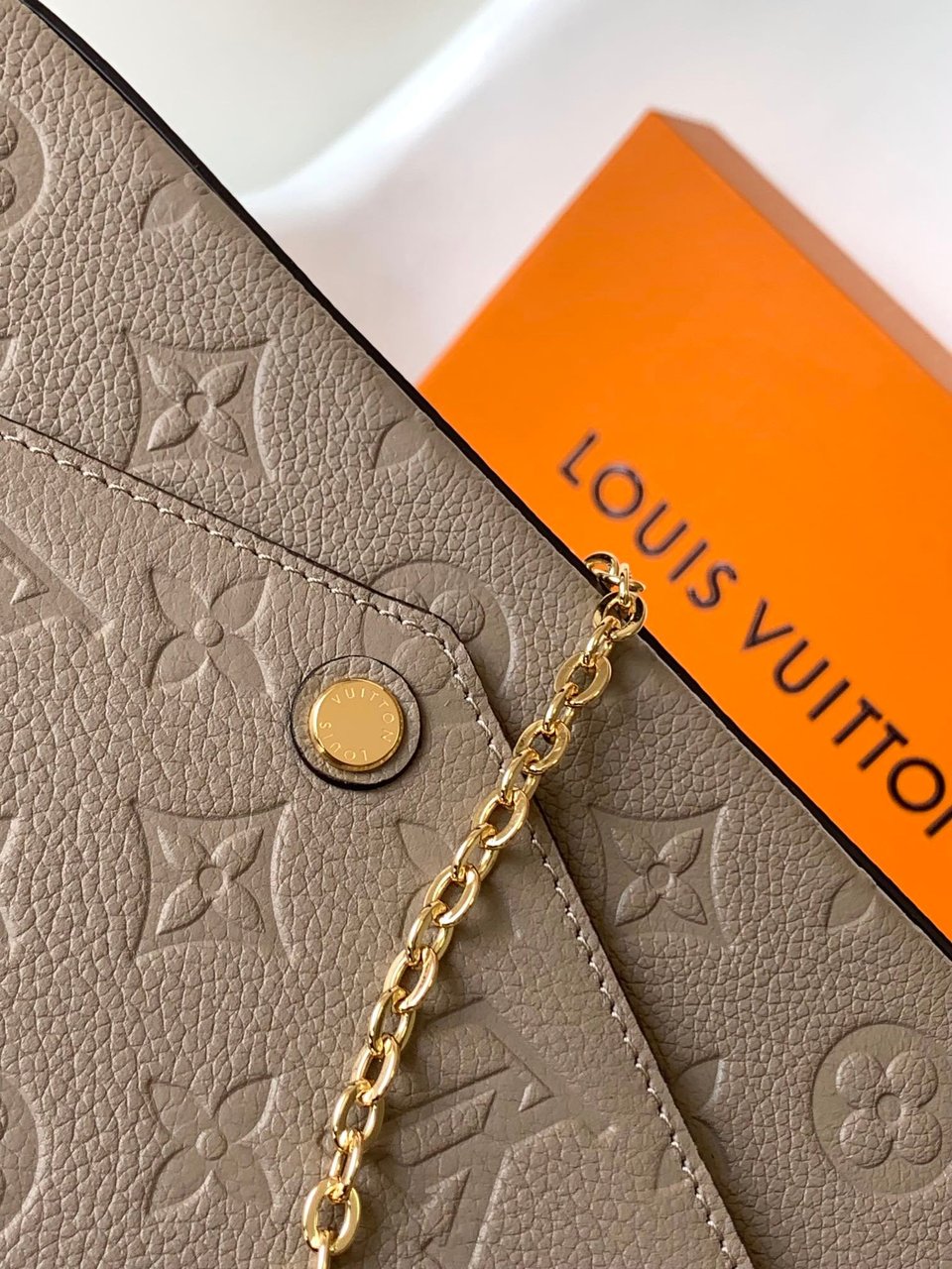 Louis Vuitton Felicie Pochette Bag Gray Tourterelle 21Cm view 6