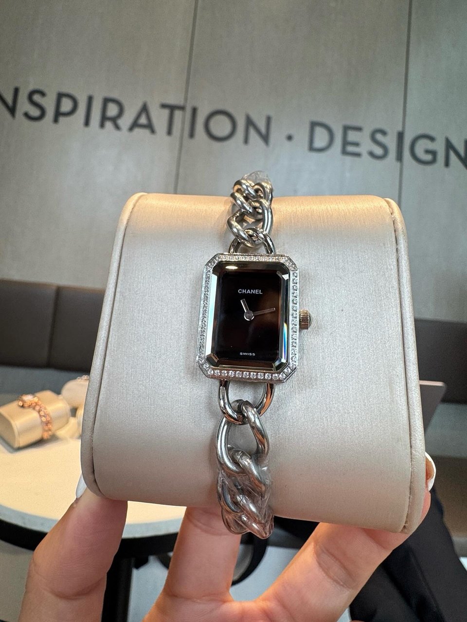 Chanel Première Gourmette Chain Watch Black Dial view 3