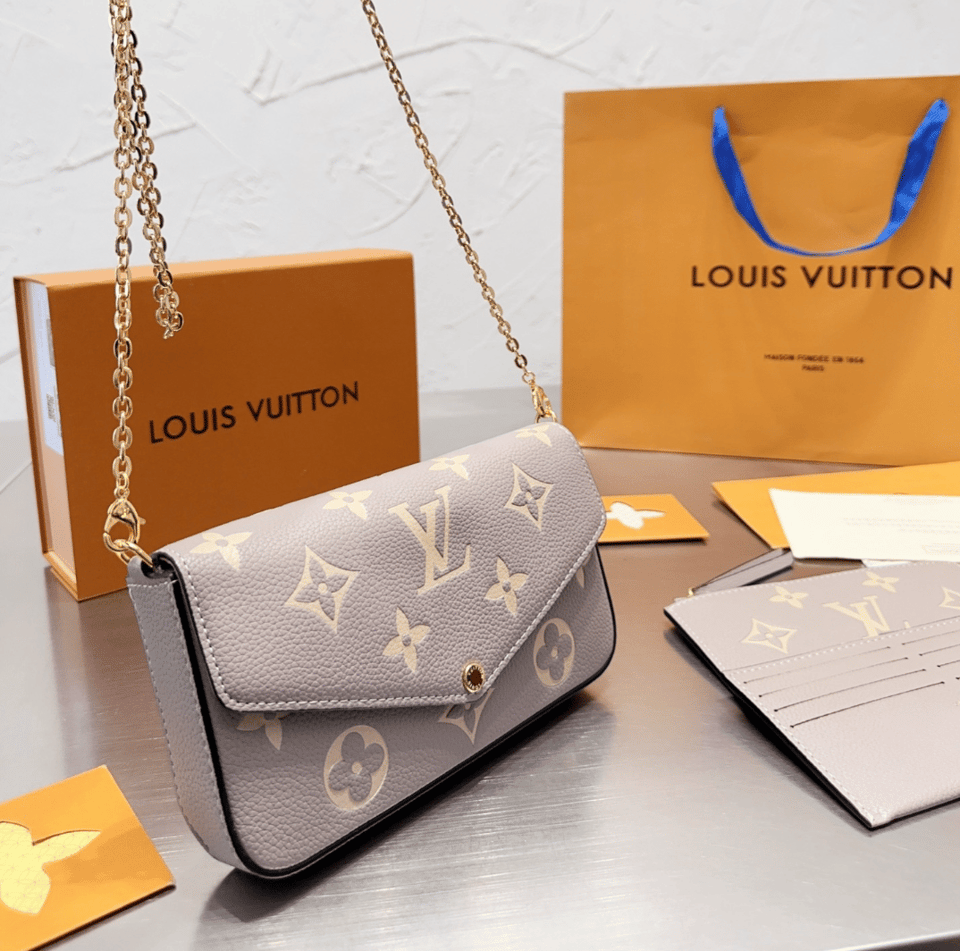 Louis Vuitton F Licie Pochette Light Grey 21Cm M82047 view 3