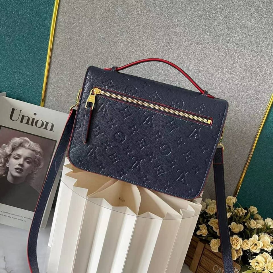 Louis Vuitton Pochette Metis 25Cm M44071 view 5
