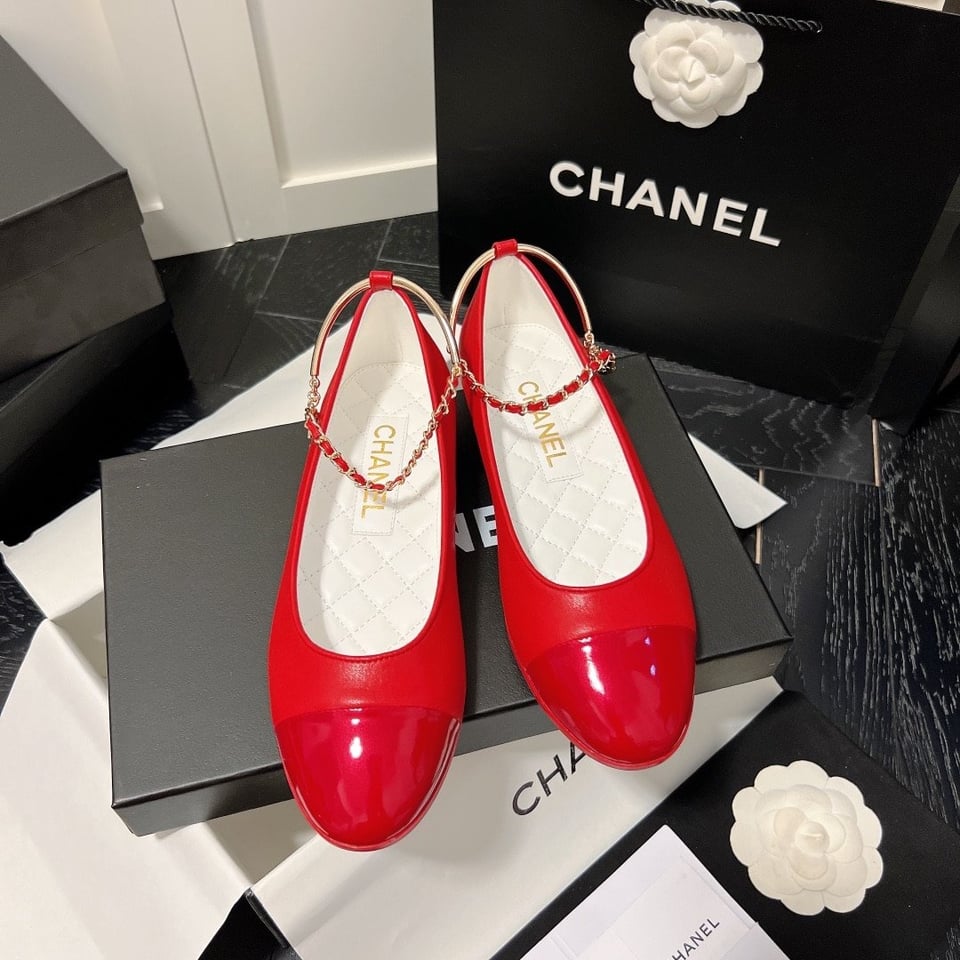 Chanel Interlocking Cc Logo Ballet Flats Red view 4