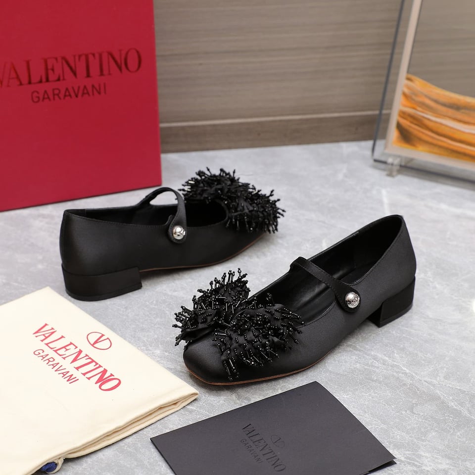 Valentino Garavani Bowjane Black 5W0S0Ki3Puf 0No view 4