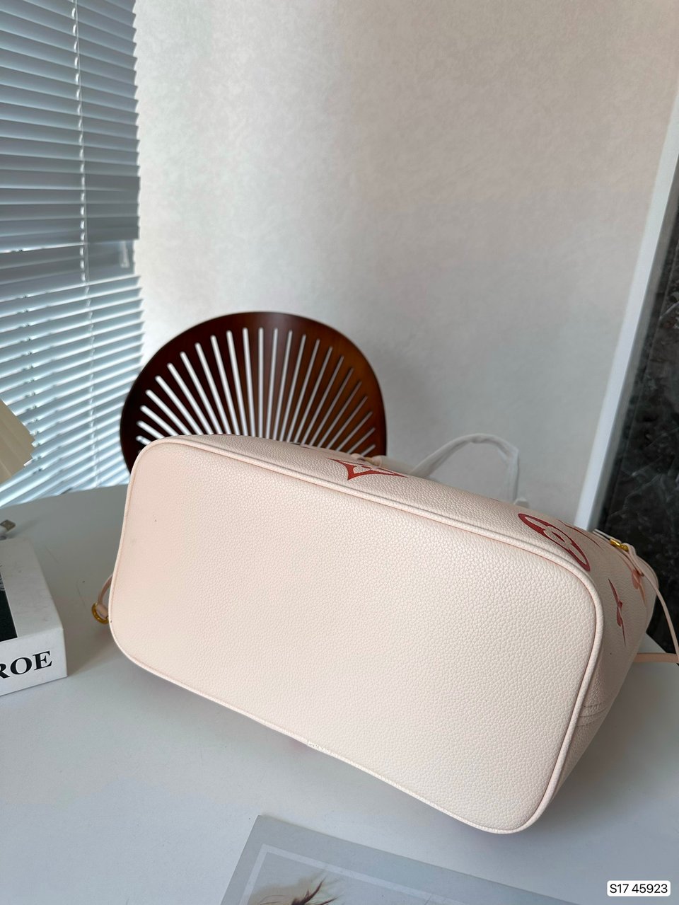 Louis Vuitton Neverfull MM Bag ‘Beige Clair’ 31Cm M46516 view 6