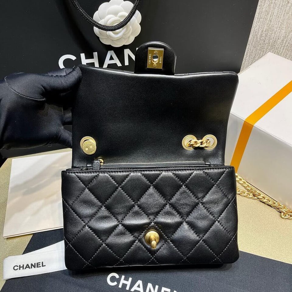 Chanel 22K Gold Pillar Adjustable Chain Flap Bag 22cm view 9
