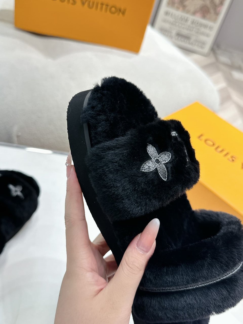 Louis Vuitton Lv Sunset Flat Comfort Mule Shearling Noir1 1Adc65 view 8