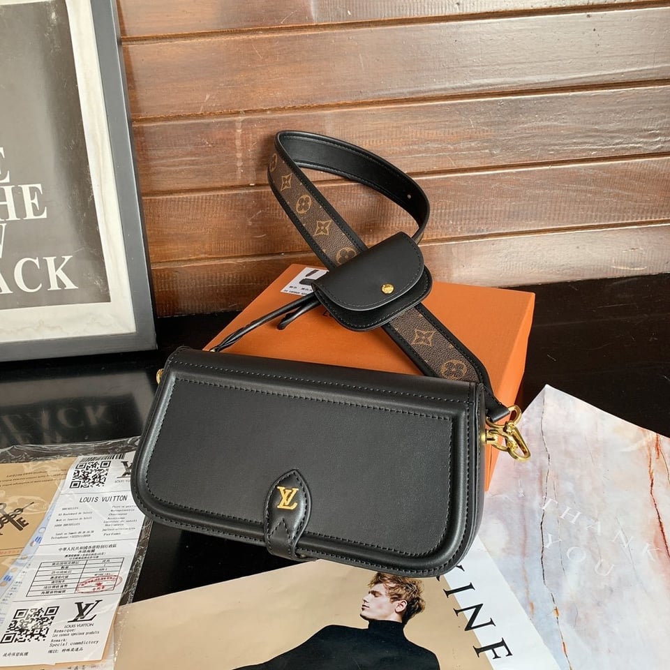 Louis Vuitton Officier Pouch With Strap Black 23Cm M69841 view 3