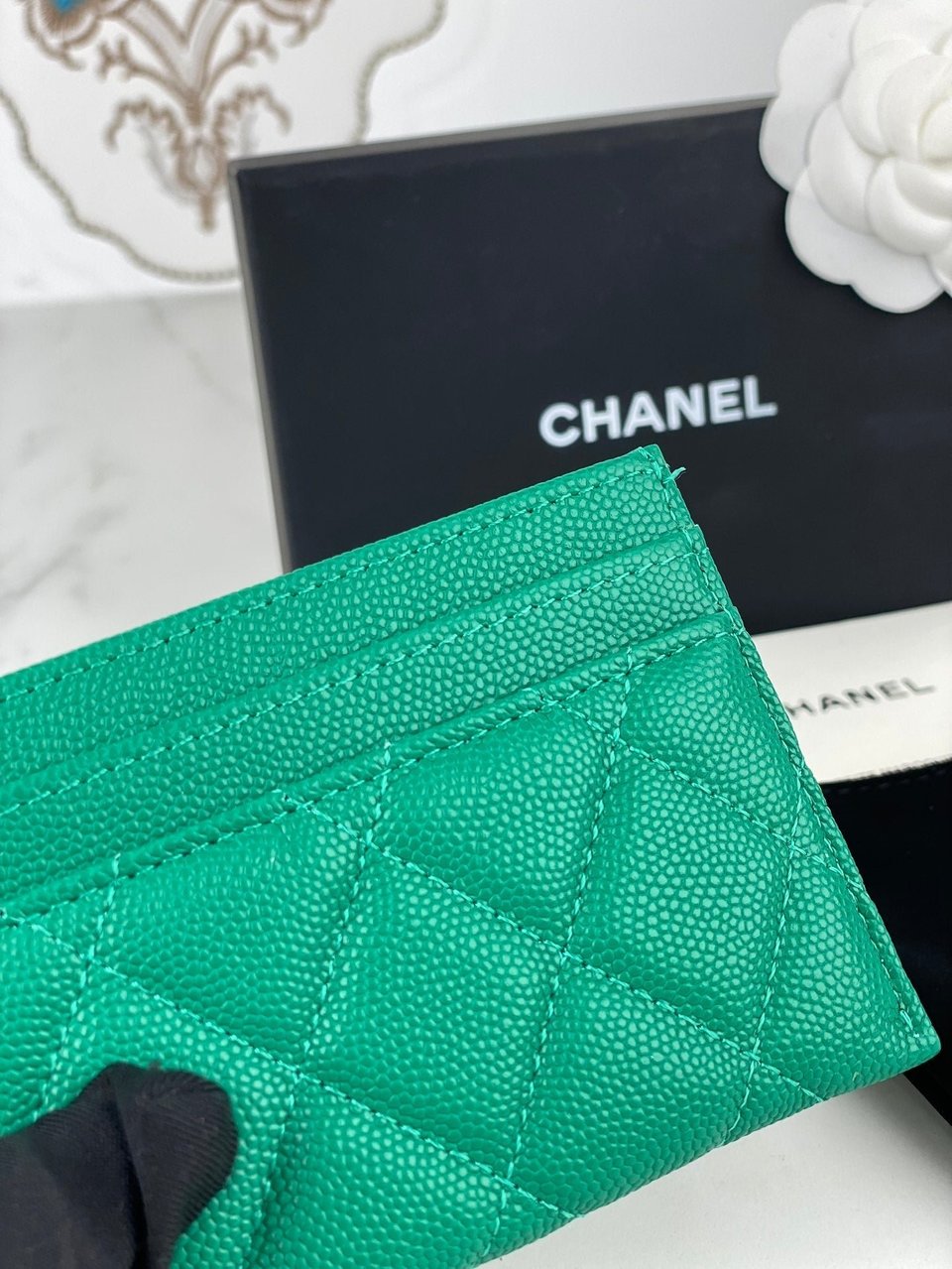 Chanel Card Holder 19.5 Emerald Grained Calfskin Gold Icon view 10