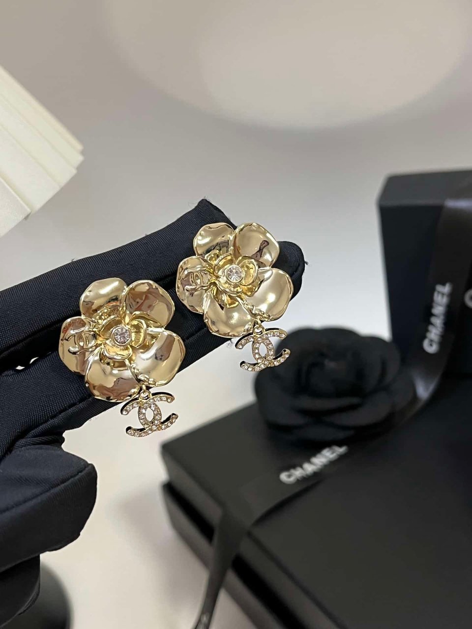 Chanel Cc Flower Earrings With Crystal Gold view 4
