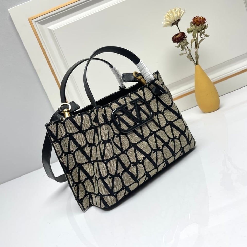 Valentino Garavani Medium Toile Iconographe Handbag Black 25Cm view 4