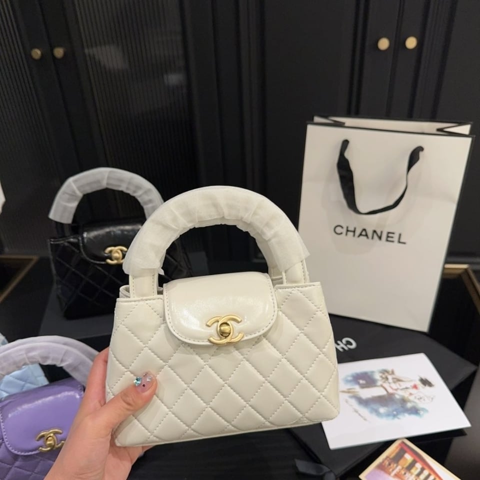 Chanel Small Kelly Shopper Shiny Aged Brushed Gold Hardware White 19cm/7.5in view 3