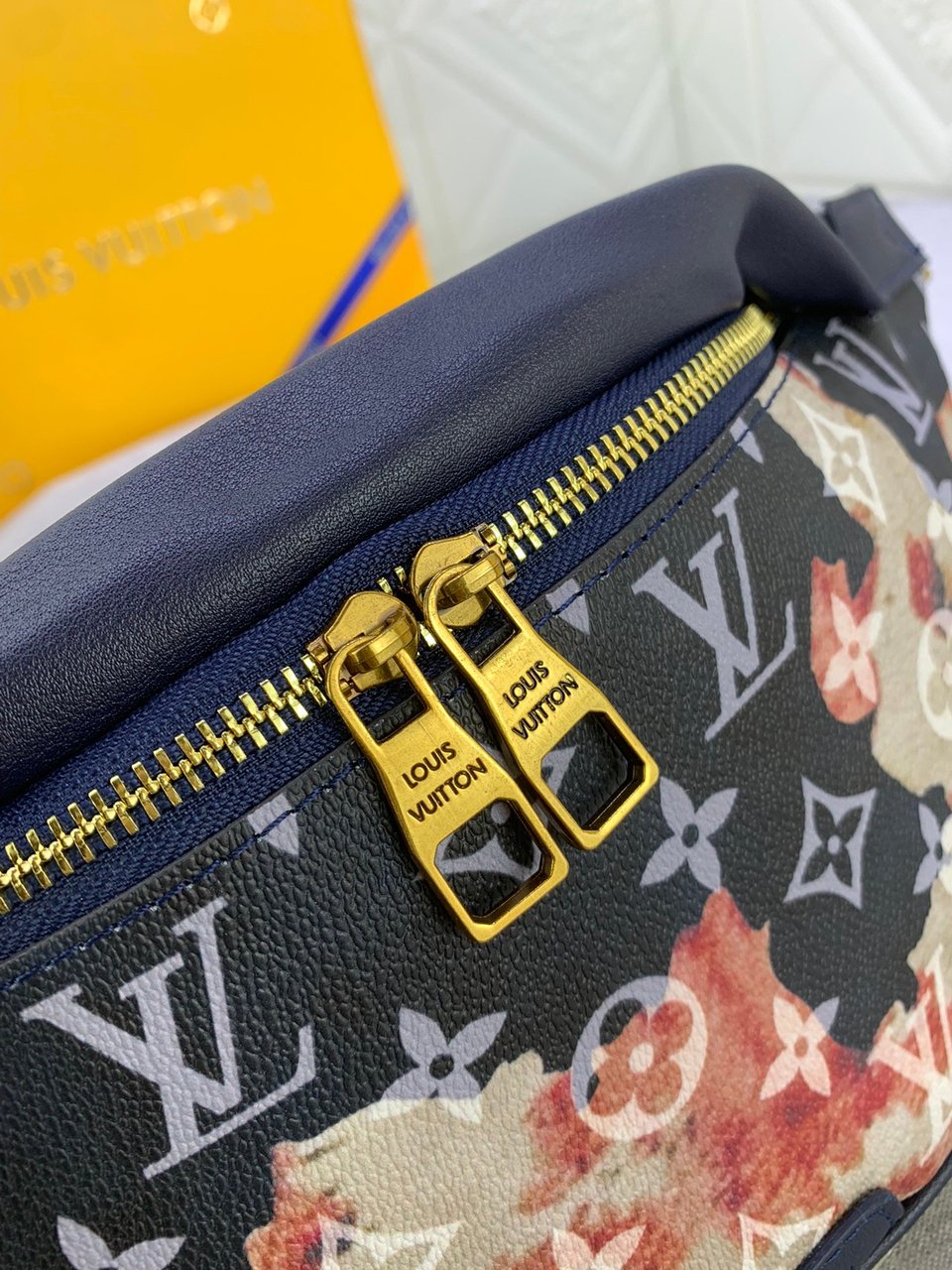 Louis Vuitton Discovery Bumbag Pm Ink Blue 44Cm M23905 view 6