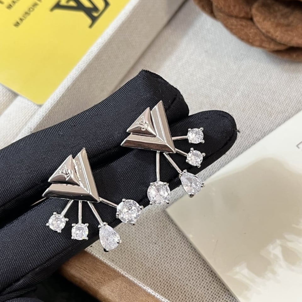 Louis Vuitton V For Vuitton Earrings M02296 view 6
