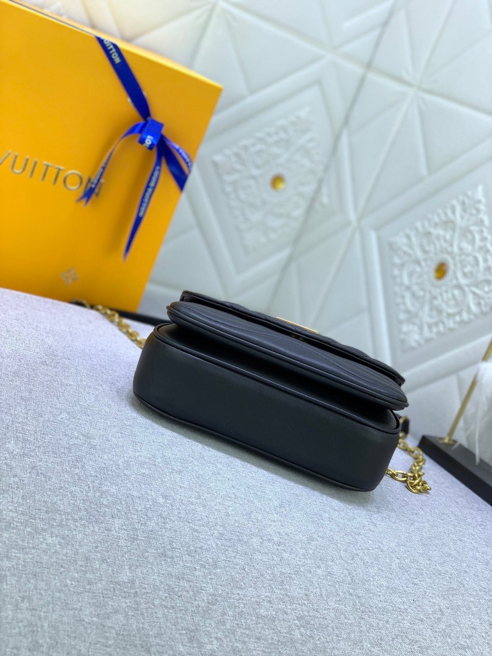 Louis Vuitton New Wave Chain Bag Black 21Cm view 3