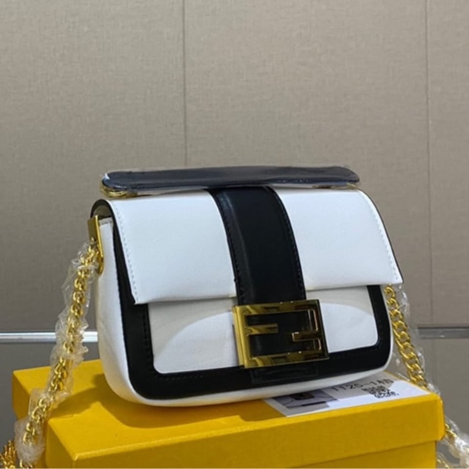 Fendi Women Mini Baguette Chain Shoulder Bag White 19Cm view 4