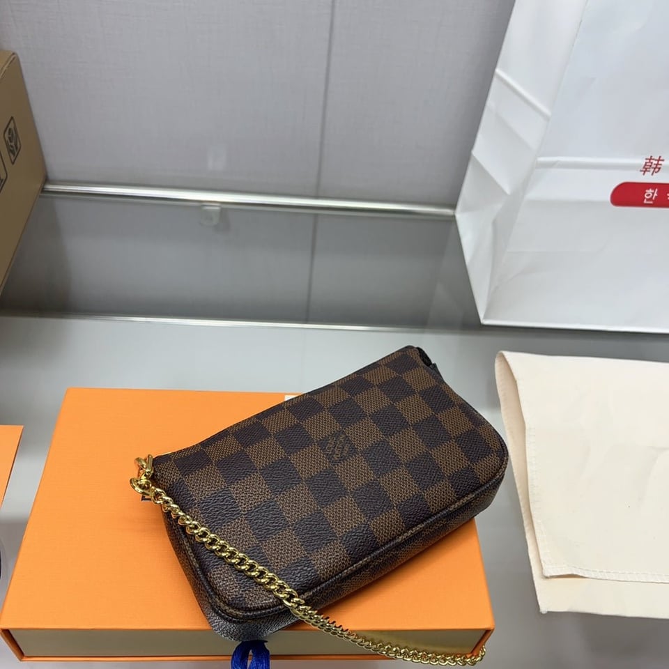 Louis Vuitton Pochette Accessoires Damier Ebene 17Cm With Chain N58009 view 8