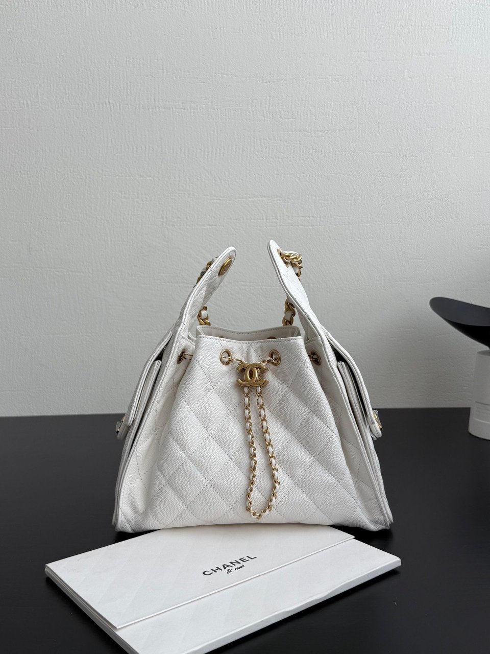 Chanel Spring-Summer 2025 Handbag Grained Calfskin &amp; Gold-Tone Metal White 30Cm/ 11.8In view 11