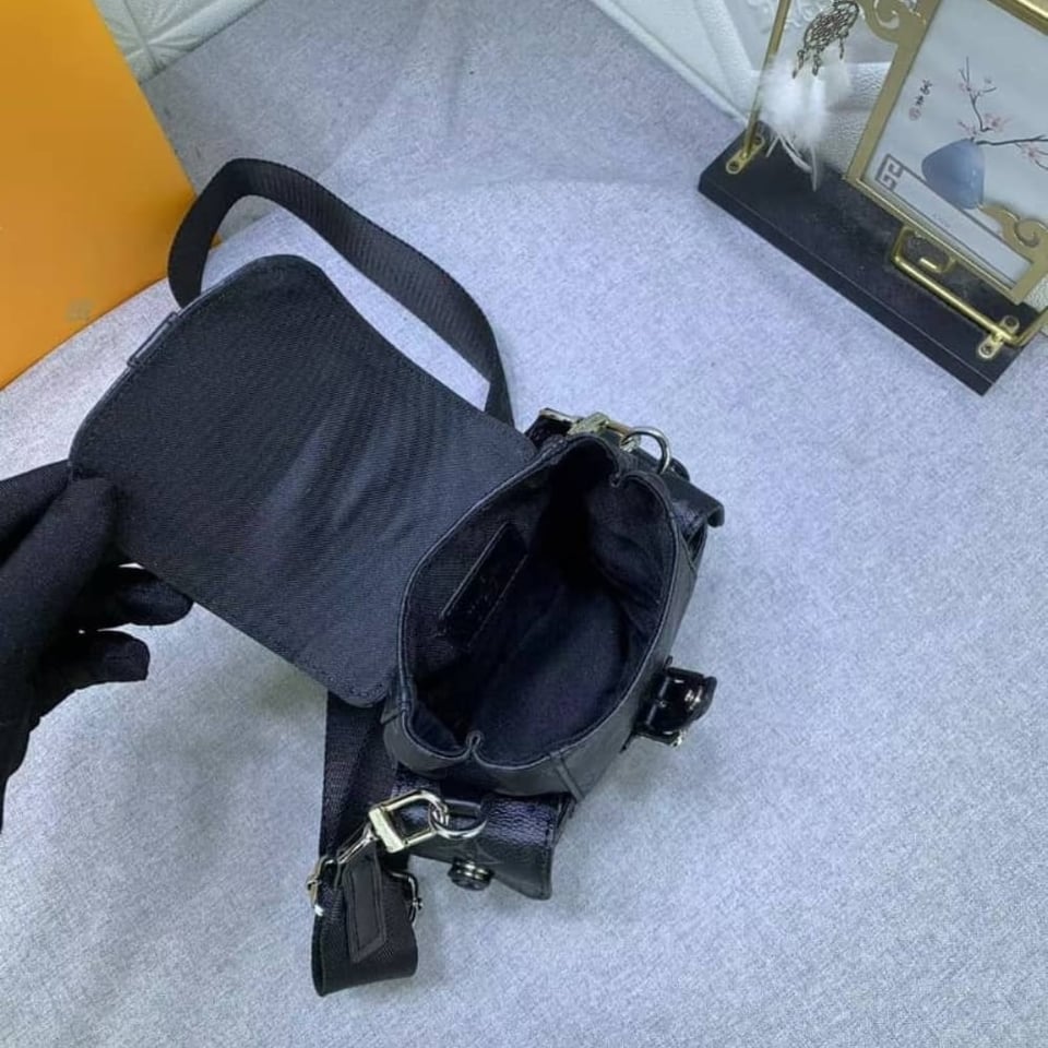Louis Vuitton Nano Christopher 14Cm M82769 view 6