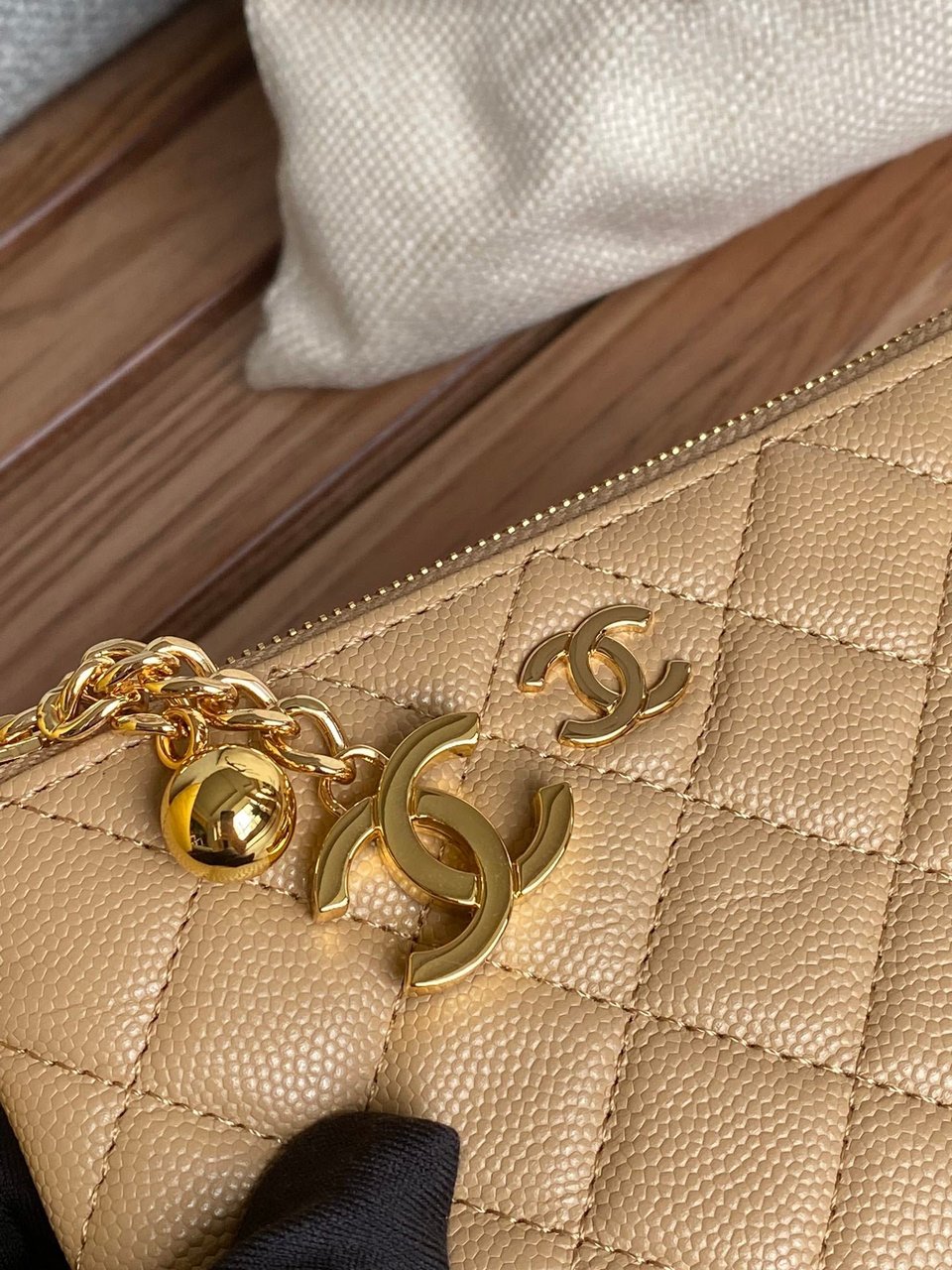 Chanel Zipped Wallet 14Cm Beige Caviar Gold Hardware view 6