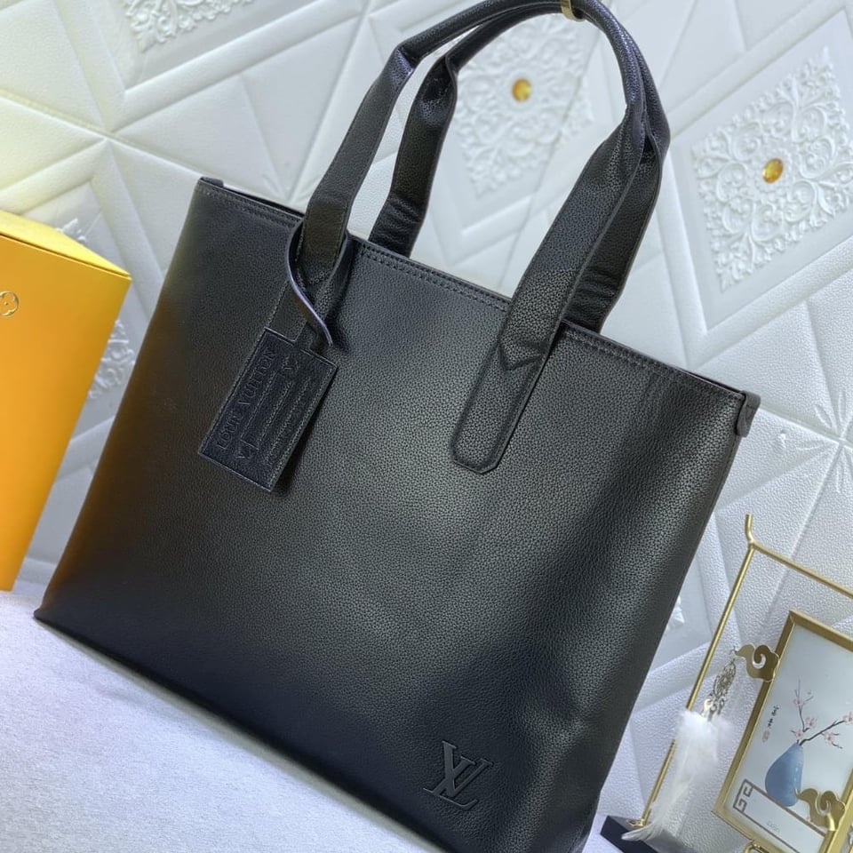 Louis Vuitton Pilot Tote Cowhide Leather Black 40Cm M24771 view 4