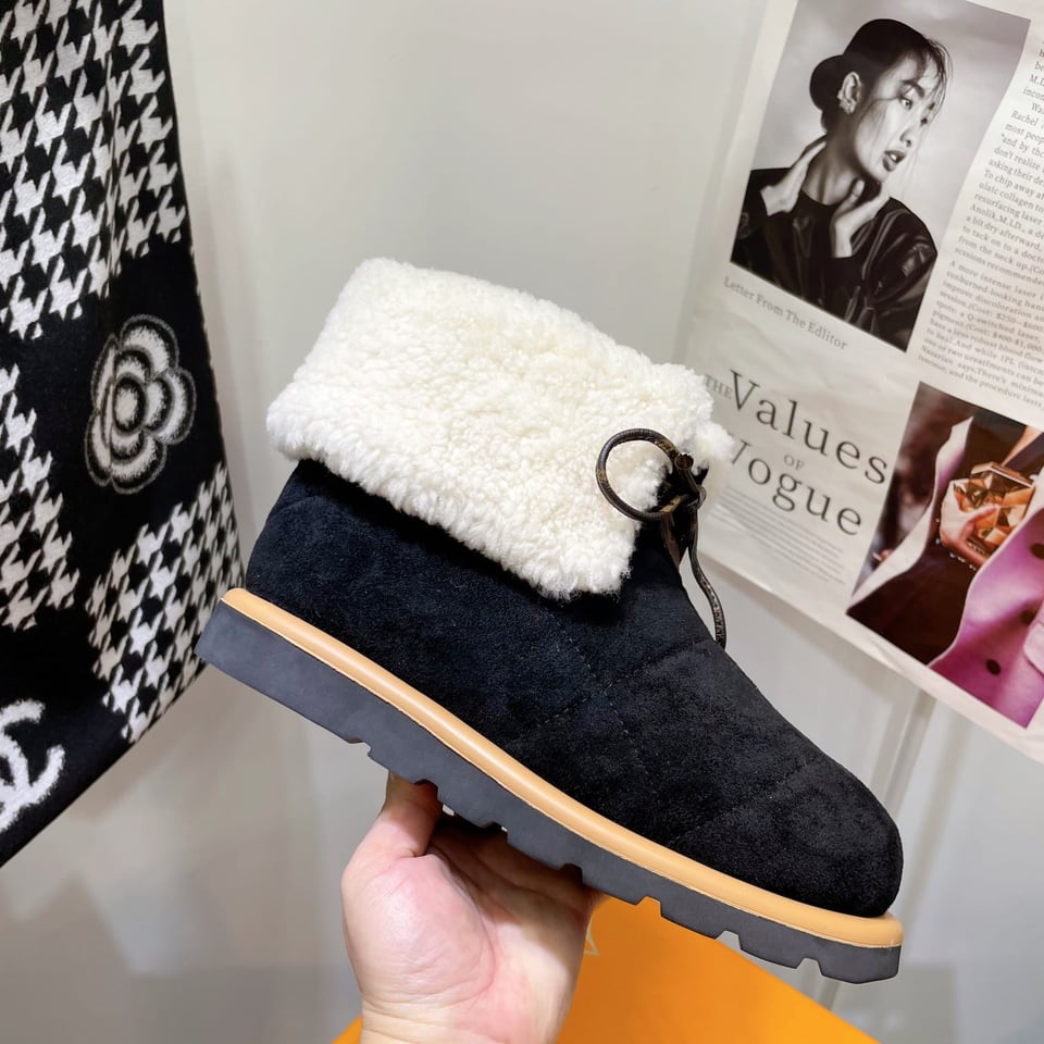 Louis Vuitton Pillow Comfort Ankle Boots Black view 3