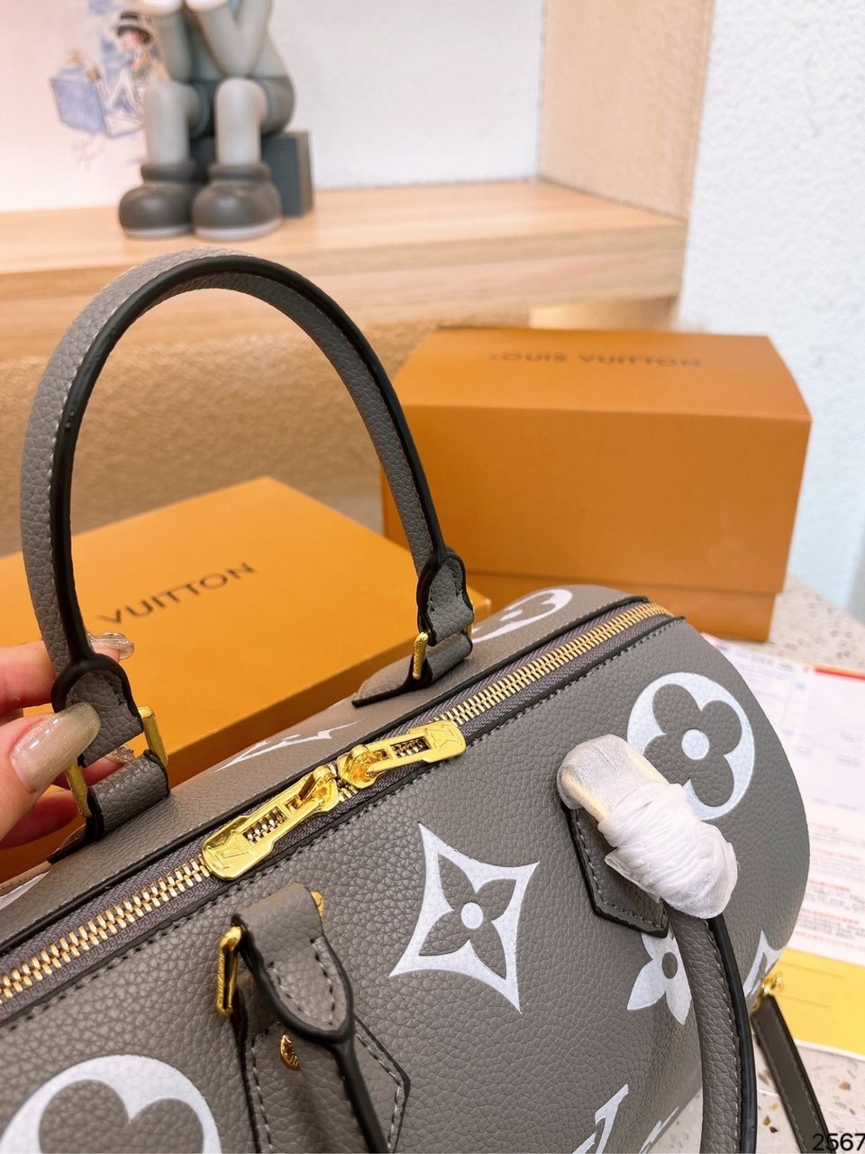 Louis Vuitton Speedy Bandouli Re 20 Monogram Empreinte Leather 20Cm M46575 view 4