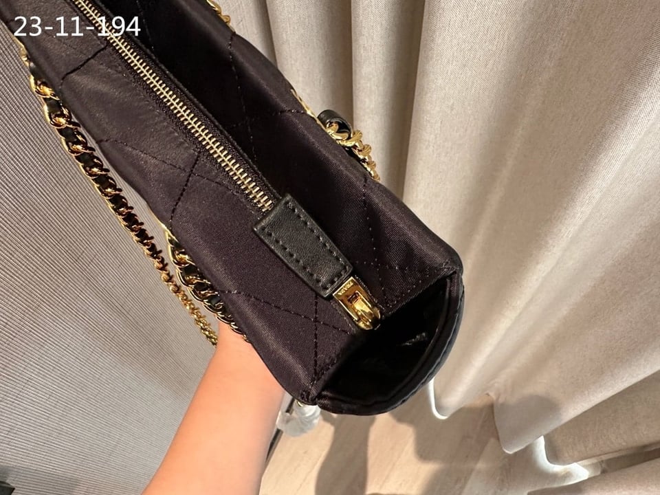 Prada Re Edition 1995 Chaîne Re Nylon Tote Bag Black 26Cm view 6