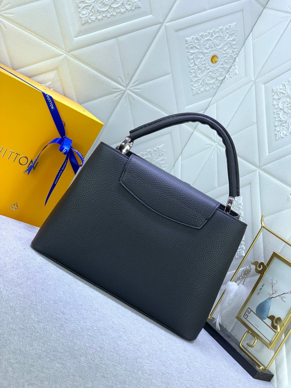 Louis Vuitton Capucines Mm Black view 6