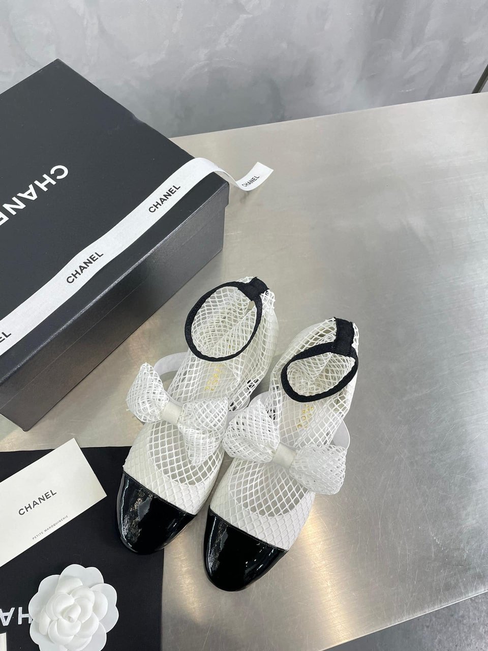 Chanel Mary Janes White And Black G40097 Y56613 K5928 view 7