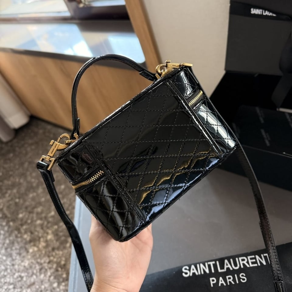 Saint Laurent Gany Vanity Bag In Patent Leather Black 19Cm view 6