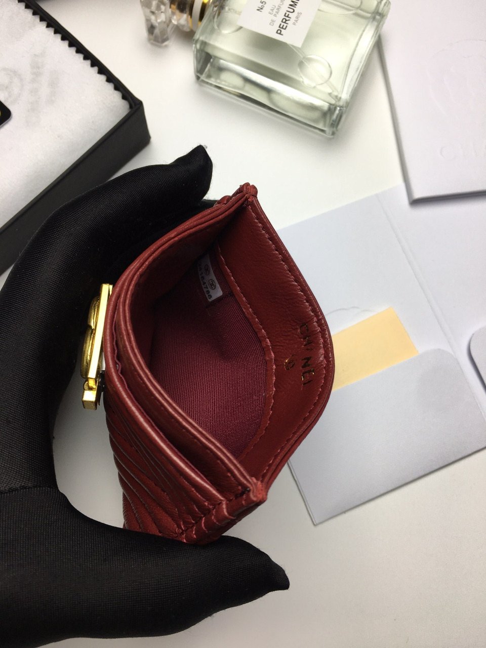 Chanel Line Card Holder 11.2 Garnet Calfskin Gold Icon view 4