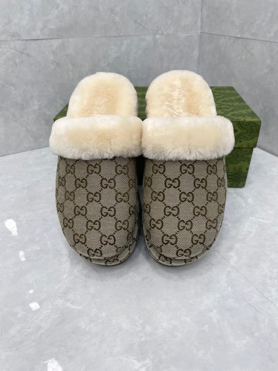 Gucci Slipper Mit Gg Horsebit Monogram In Brown view 8